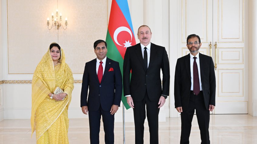 Prezident İlham Əliyev Banqladeşin Azərbaycanda yeni təyin olunmuş səfirinin etimadnaməsini qəbul edib