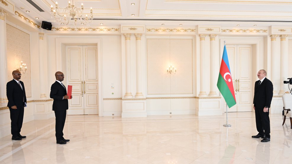 Prezident İlham Əliyev Ruandanın Azərbaycanda yeni təyin olunmuş səfirinin etimadnaməsini qəbul edib