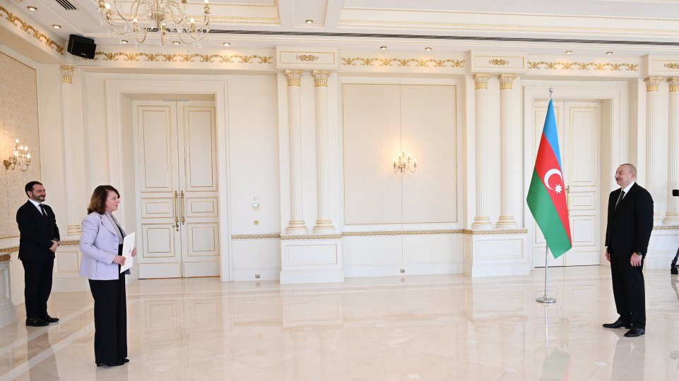 Prezident İlham Əliyev İspaniyanın Azərbaycanda yeni təyin olunmuş səfirinin etimadnaməsini qəbul edib - YENİLƏNİB