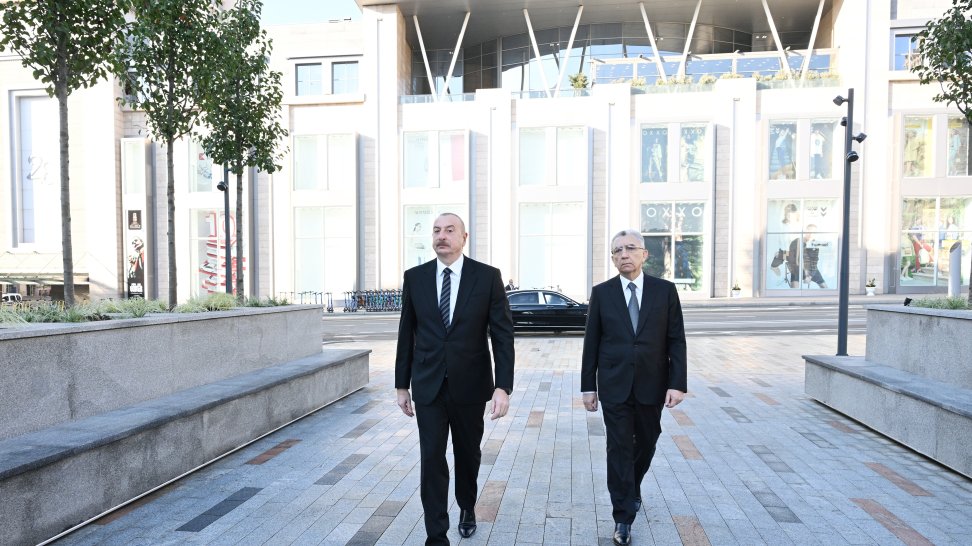 Prezident İlham Əliyev Bakı Dəmiryol Vağzalının və metronun “28 May” stansiyasının qarşısında aparılmış abadlıq və yenidənqurma işlərindən sonra yaradılan şəraitlə tanış olub YENİLƏNİB