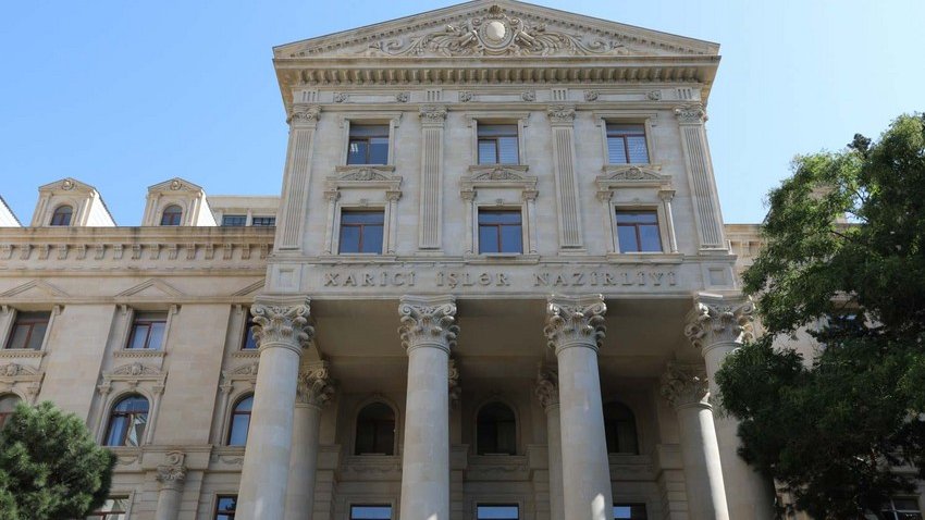 Azərbaycan XİN Əlcəzairi təbrik edib