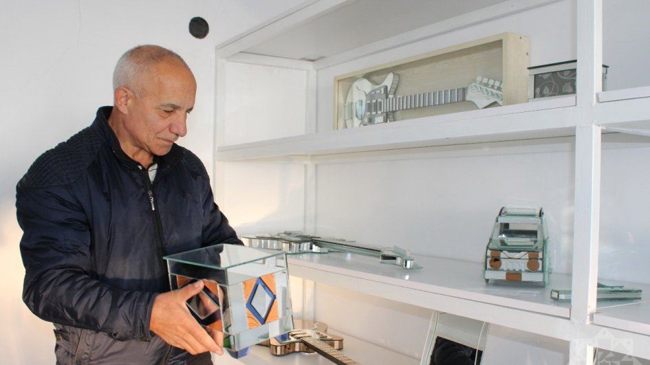 Güzgülər onun üçün təmizlik və dürüstlük simvoludur