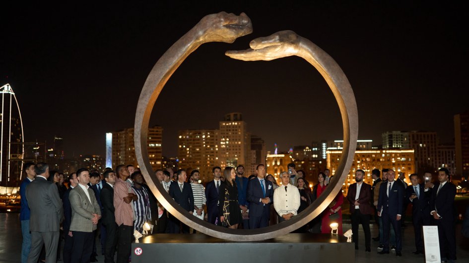 Heydər Əliyev Mərkəzində italiyalı heykəltaraş Lorenso Kuinnin “Təbiətdə tarazlıq” sərgisi açılıb