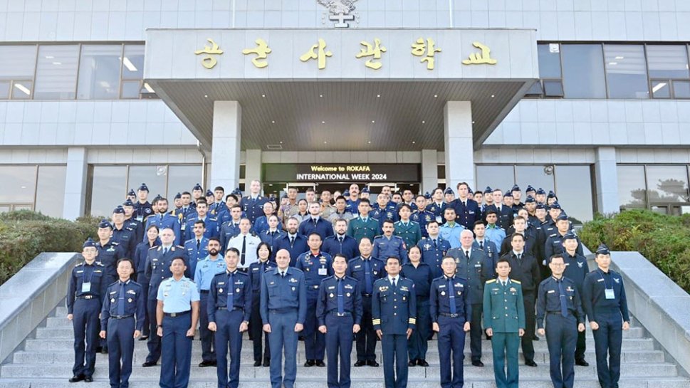 Hərbi İnstitut Cənubi Koreyada “12-ci Beynəlxalq Kursantlar Həftəsi”ndə təmsil olunub