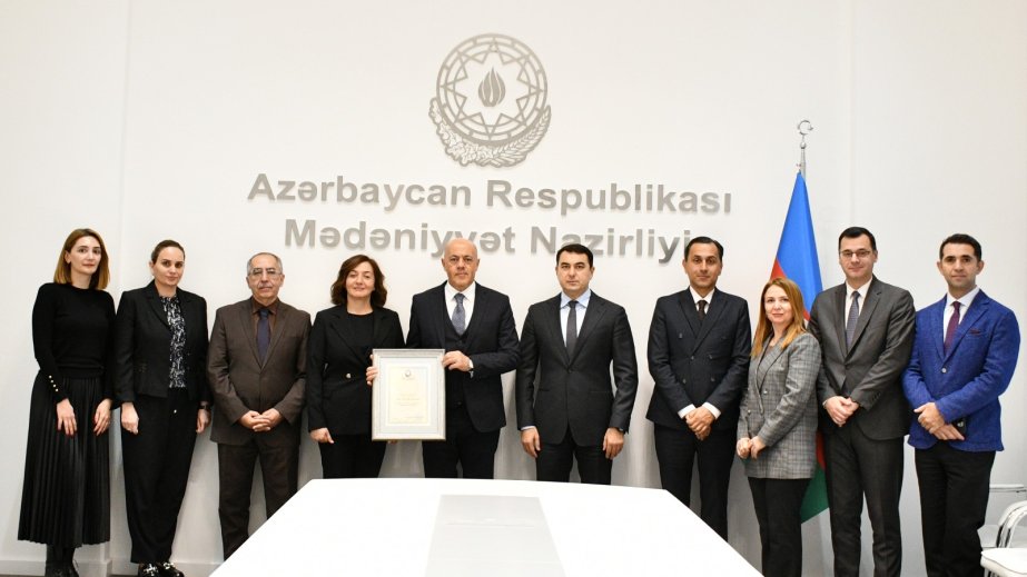 Mədəniyyət Nazirliyində Xalq artisti Yalçın Adıgözəlovla görüş olub