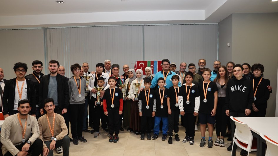 İDMAN:  Bursada Zəfər Günü və Atatürkün Anım Günü ilə bağlı şahmat turniri keçirilib