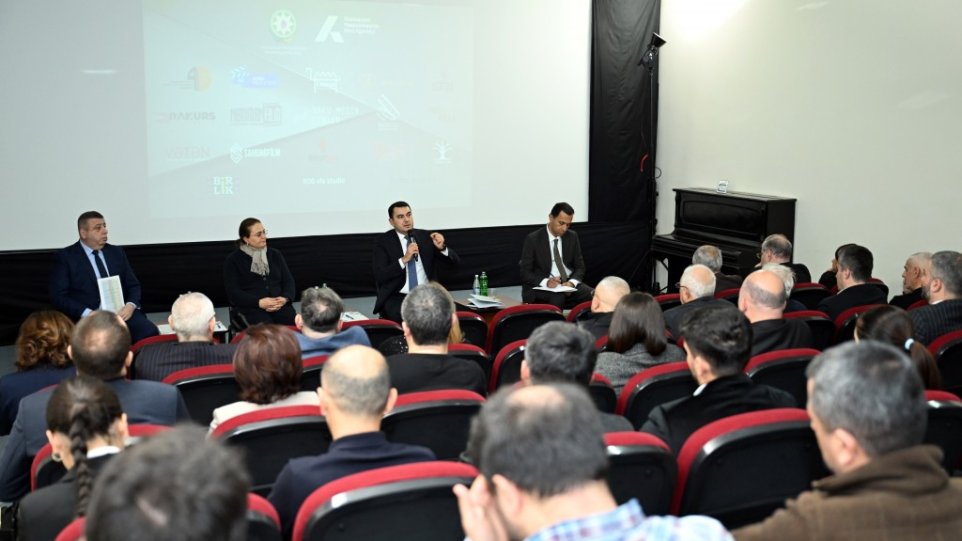 Mədəniyyət naziri film layihələri müsabiqəsinin qalibləri ilə görüşüb