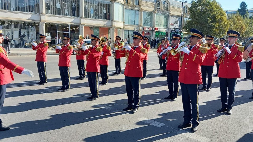 Gəncədə Zəfər Günü münasibətilə hərbi qulluqçuların təntənəli yürüşü keçirilir