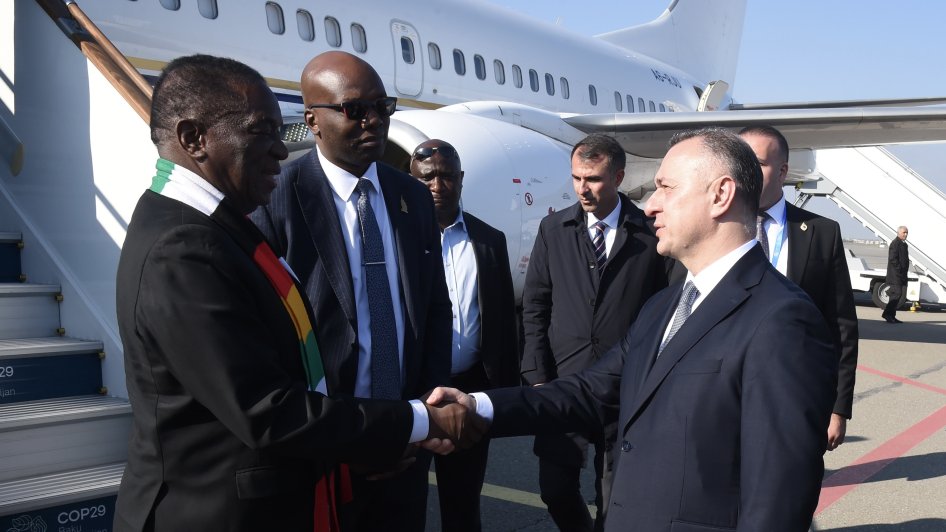 Zimbabve Prezidenti Azərbaycana səfərə gəlib