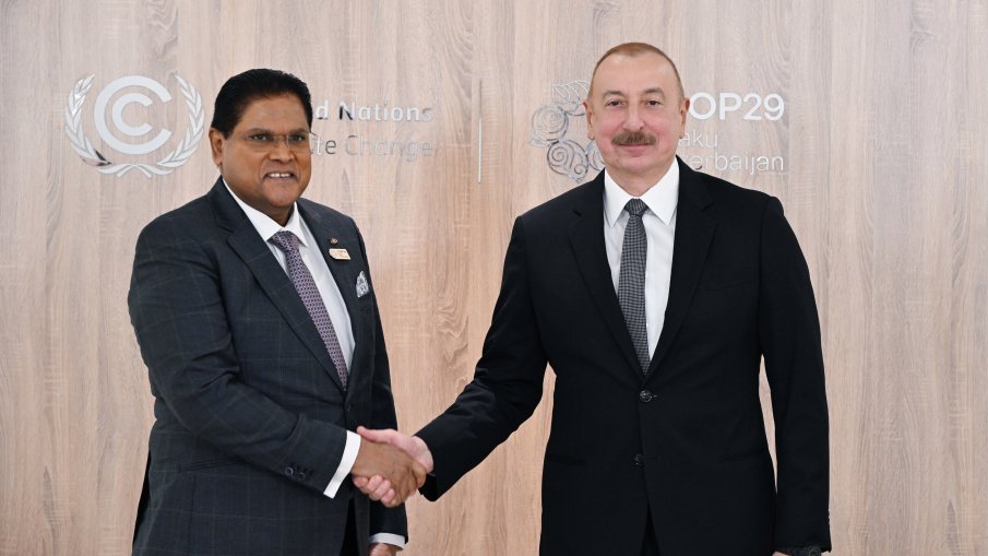 Prezident İlham Əliyev Surinam Prezidenti ilə görüşüb  YENİLƏNİB