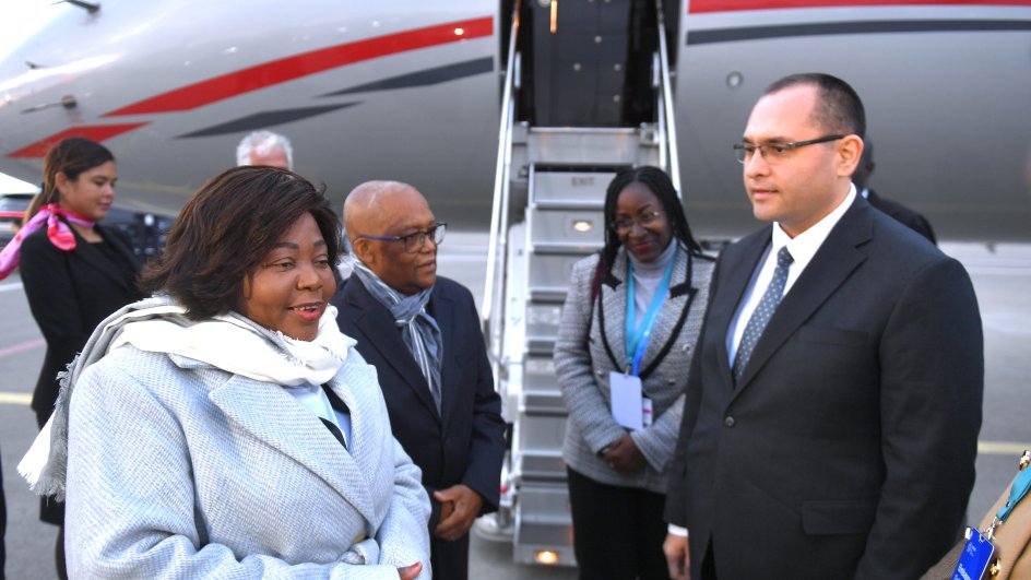 Anqolanın vitse-prezidenti COP29-da iştirak üçün Azərbaycana gəlib