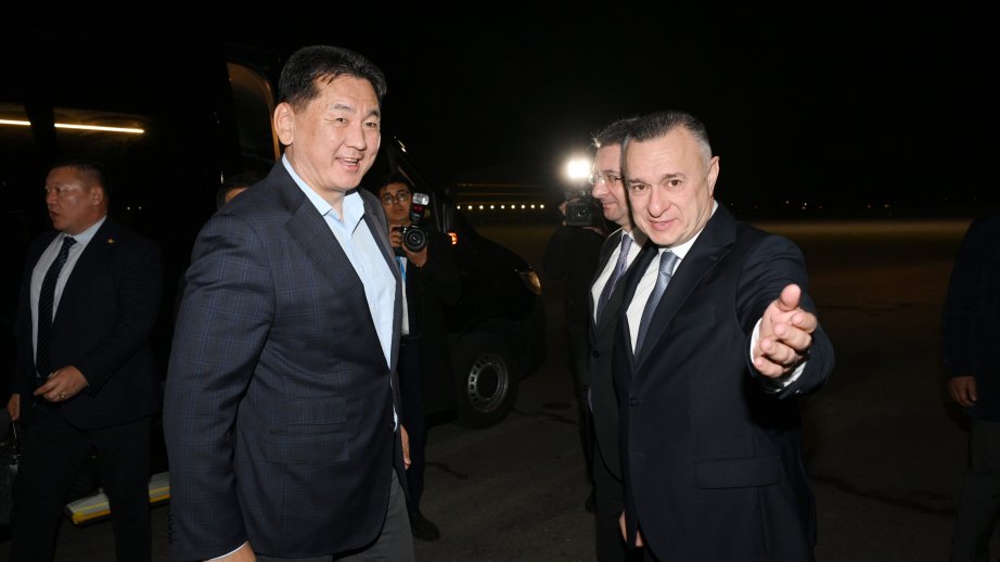 Monqolustan Prezidenti Azərbaycana səfərə gəlib