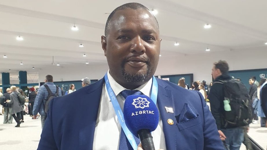 Qəmər Adalarının rəsmisi: Ümid edirəm ki, iqlim dəyişikliyi ilə mübarizə aparmaq üçün maliyyə məsələsində razılığa gələ biləcəyik