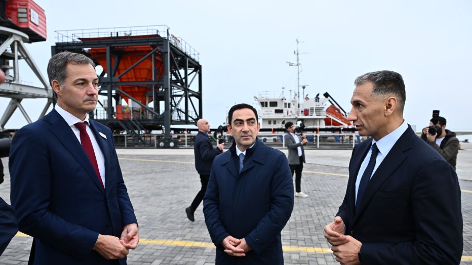 Belçika Baş naziri Bakı limanında olub