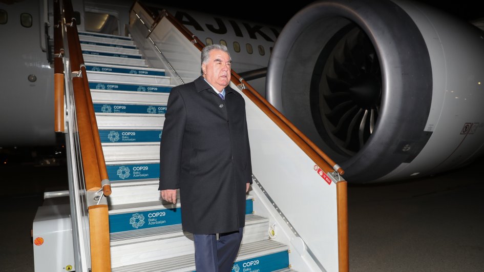 Tacikistan Prezidenti Emoməli Rəhmonun Azərbaycana səfəri başlayıb