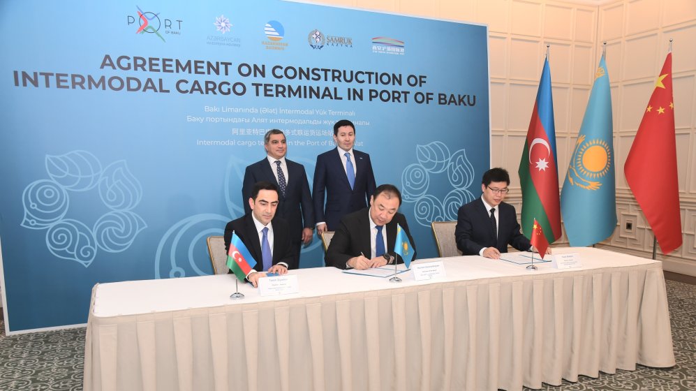 Azərbaycan, Qazaxıstan və Çin Bakı Limanında yeni İntermodal Yük Terminalının inşası üçün birgə müəssisə yaradıb