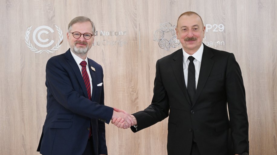 Prezident İlham Əliyev Çex Respublikasının Baş naziri ilə görüşüb YENİLƏNİB