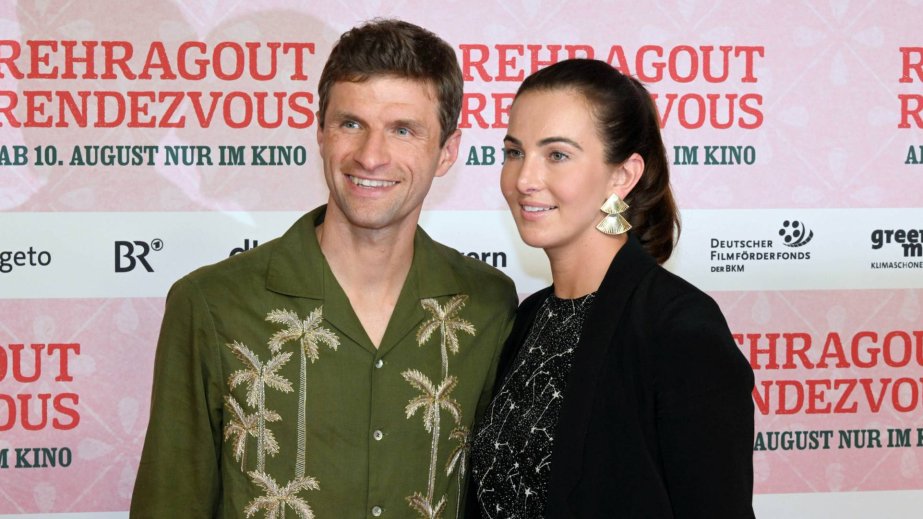 “Bavariya”nın futbolçusu həyat yoldaşına təyyarə hədiyyə edib