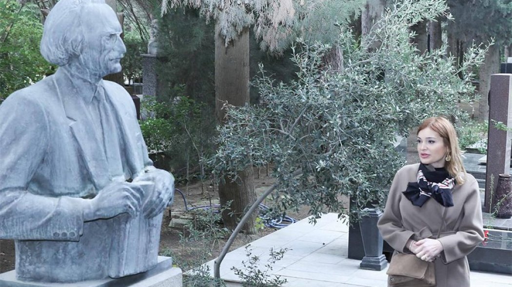 Görkəmli xalçaçı rəssam Lətif Kərimovun xatirəsi anılıb