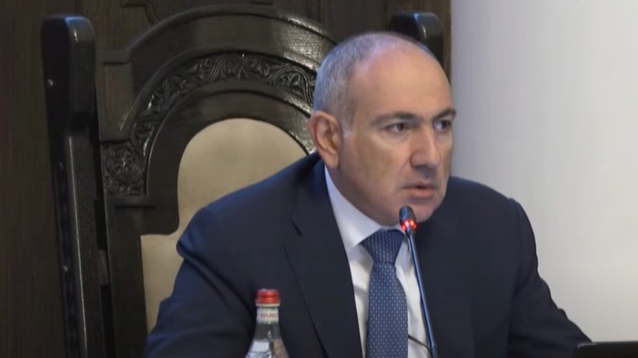 Paşinyan bir sıra yüksəkvəzifəli məmurları istefaya göndərir