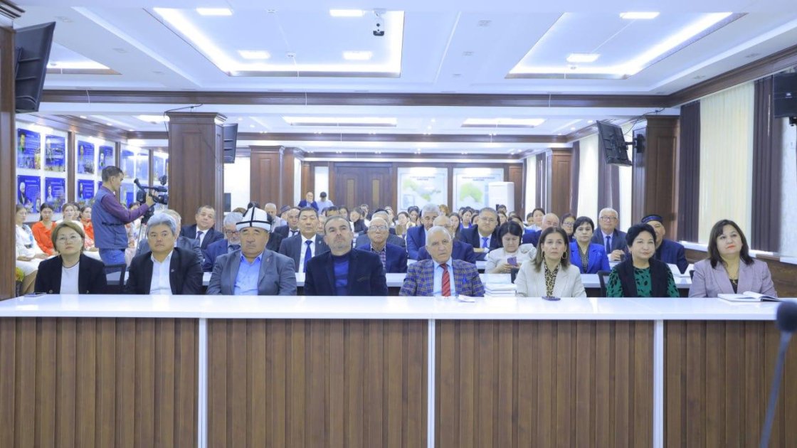 Azərbaycan alimi qaraqalpaq ədəbiyyatına verdiyi töhfələrə görə təltif olunub