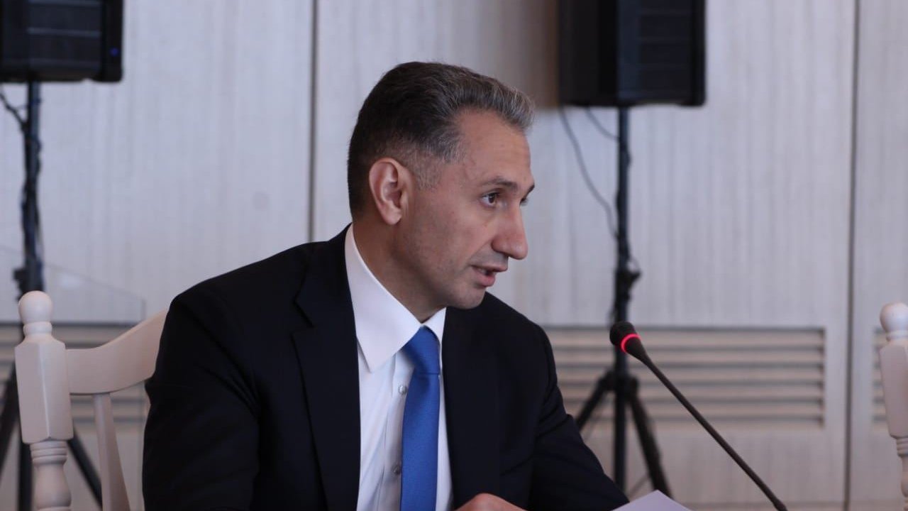 Rəşad Nəbiyev Azərbaycanda şəhər nəqliyyatının "yaşıllaşdırılması" tədbirlərindən danışdı