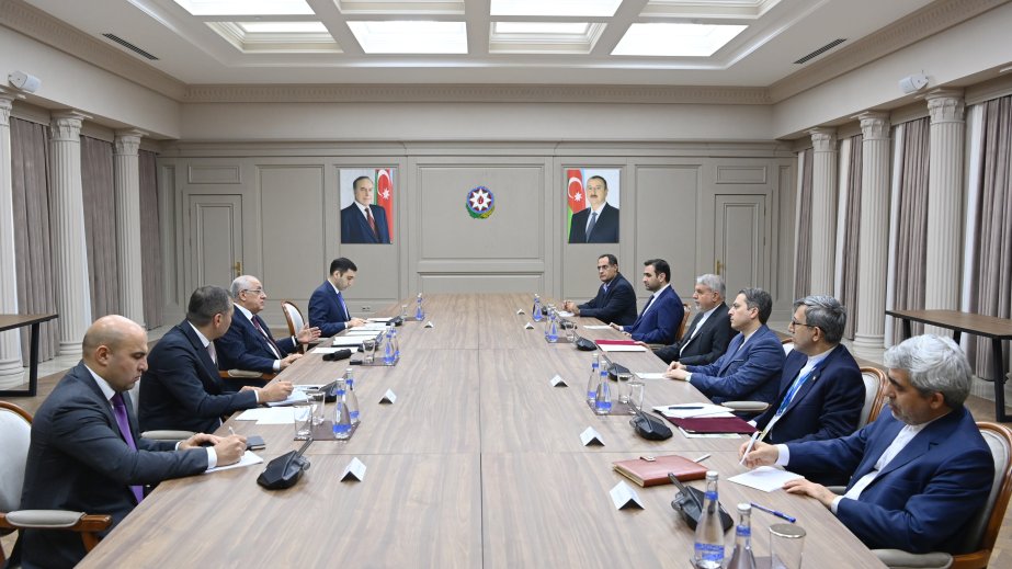 Baş nazir Əli Əsədov İranın mədəni irs, turizm və əl işləri sənayesi naziri ilə görüşüb