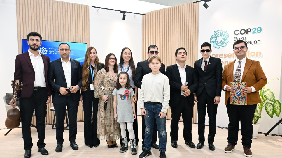 Heydər Əliyev Fondunun vitse-prezidenti Leyla Əliyeva və Bakı Media Mərkəzinin rəhbəri Arzu Əliyeva COP29-da təqdim edilən inklüziv sərgi ilə tanış olublar (FOTO)