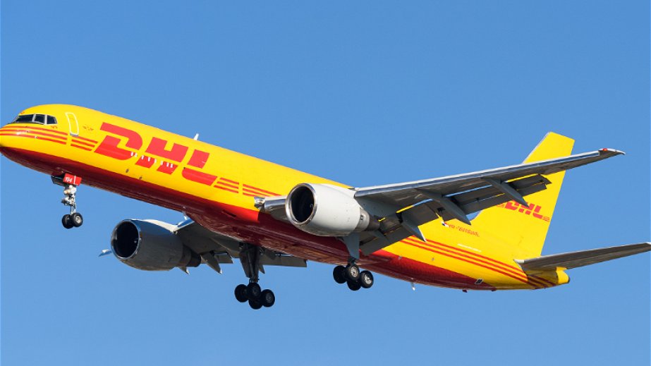 Vilnüsdə yük təyyarəsi yaşayış binasının üzərinə düşüb