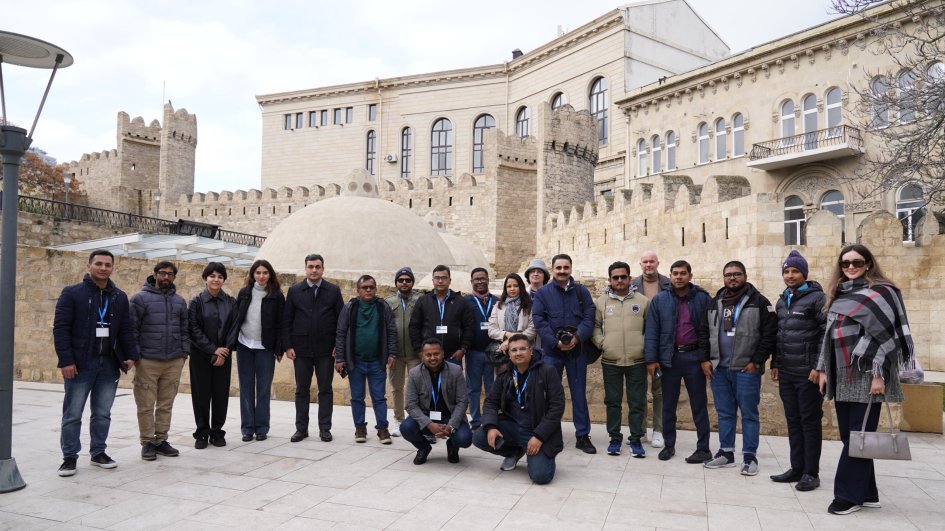 COP29 çərçivəsində xarici media nümayəndələri İçərişəhəri ziyarət ediblər