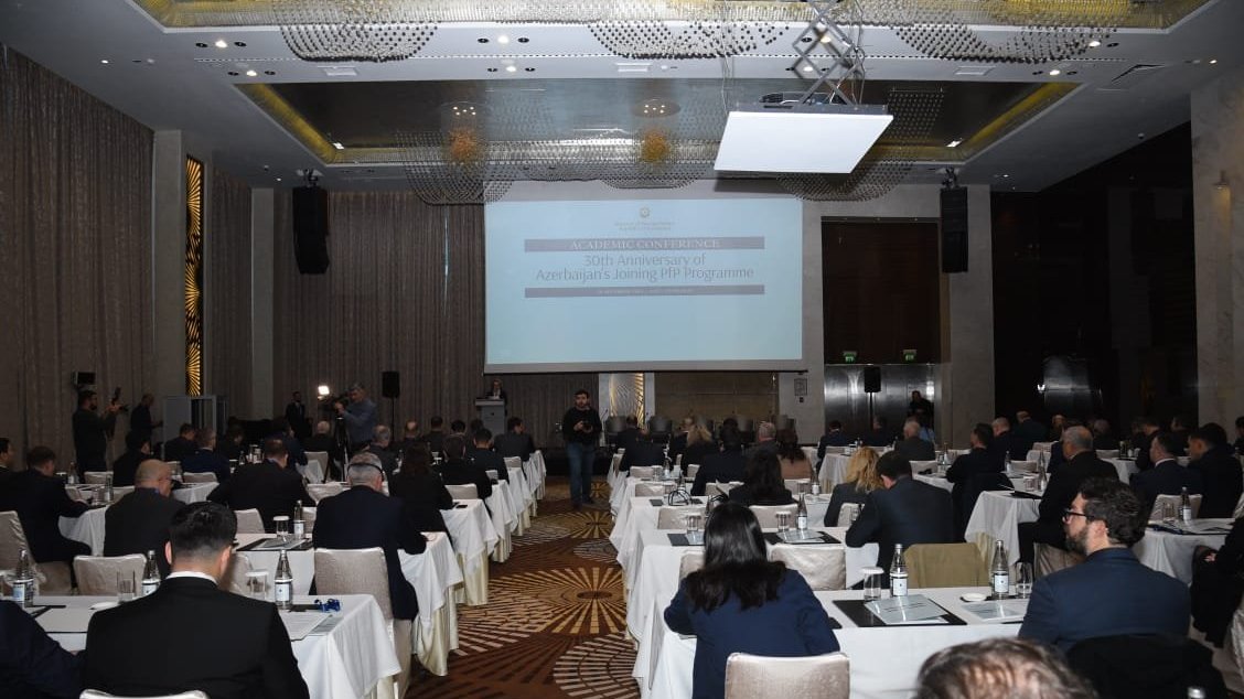 Azərbaycanın NATO-nun Sülh naminə Tərəfdaşlıq proqramına qoşulmasının 30 illiyinə həsr olunmuş konfrans keçirilib FOTO