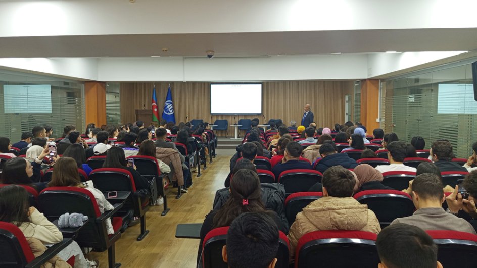 Türkiyəli professor Azərbaycan Universitetinin tələbələrinə mühazirə oxuyub