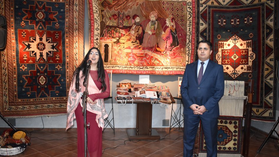 Tbilisidə Azərbaycan xalçalarının sərgisi açılıb