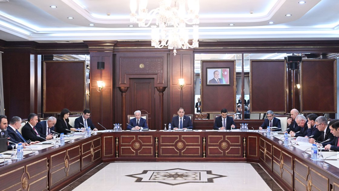 Parlamentin İqtisadi siyasət, sənaye və sahibkarlıq komitəsində 2025-ci ilin büdcə zərfi ikinci oxunuşda müzakirə edilib
