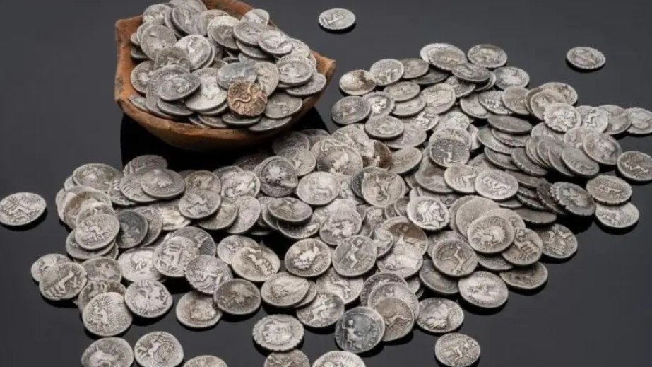 İngiltərədə tikinti zamanı 100 min funtluq Roma xəzinəsi aşkarlanıb