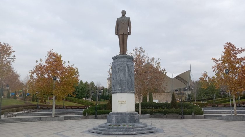 Milli Məclisin nümayəndə heyəti Ankarada Atatürkün məqbərəsini və Heydər Əliyev parkını ziyarət edib