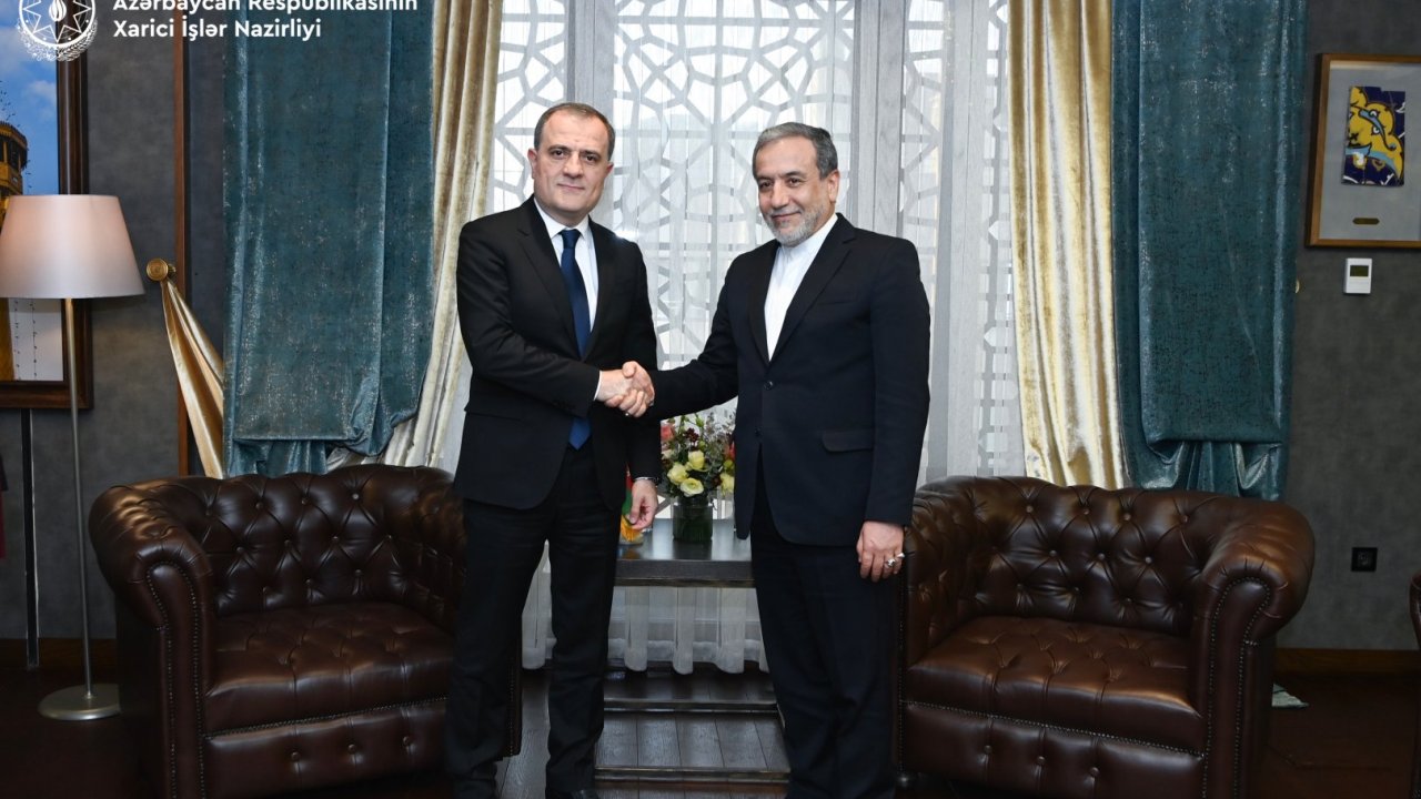 Ceyhun Bayramov iranlı həmkarı ilə ikitərəfli layihələri müzakirə edib