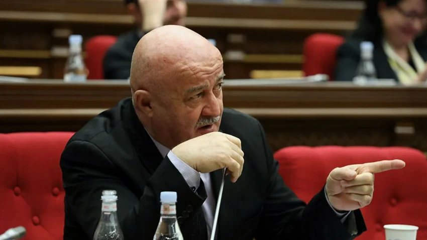 Ermənistanın adı qalmaqalda hallanan deputatı hakim partiyadan qovulub
