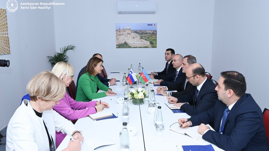 Azərbaycan və Sloveniya XİN rəhbərləri qarşılıqlı maraq kəsb edən mövzular ətrafında fikir mübadiləsi aparıblar