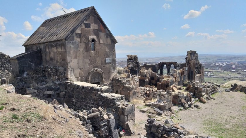 Dağılmaq təhlükəsi ilə üz-üzə qalan Uşi qalası – Qərbi Azərbaycan abidəsi