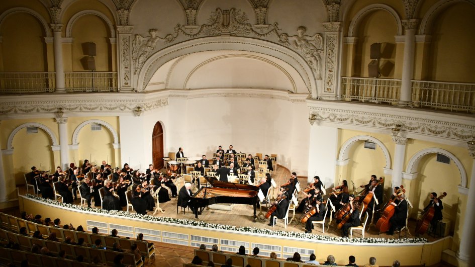 Rusiyalı pianoçu Mixail Lidski Bakıda Bramsın şedevr əsərlərini ifa edib