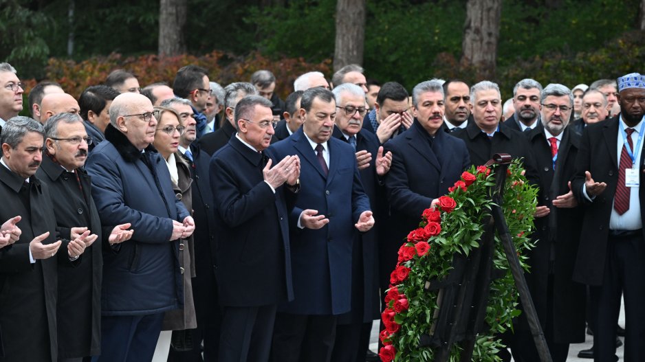 Beynəlxalq Parlament Konfransının iştirakçıları Fəxri Xiyabanı ziyarət ediblər