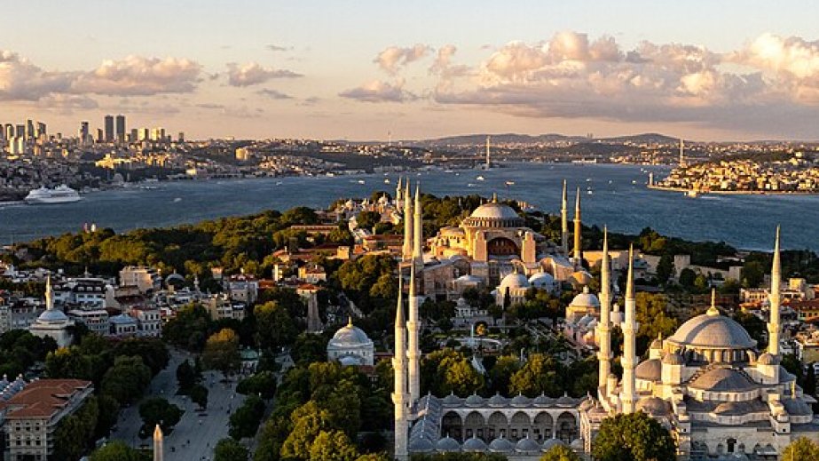 İstanbulda Türkiyədə məskunlaşan həmvətənlərimizin qəbulu başlayıb