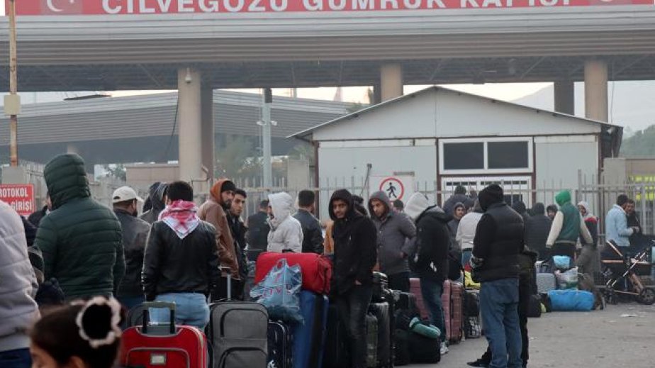 Türkiyədəki suriyalı qaçqınlar vətənə qayıtmaq üçün sərhəddə toplaşırlar