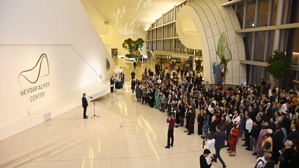 Heydər Əliyev Mərkəzində “Yenidən doğulmuş gözəllik” adlı sərgi açılıb