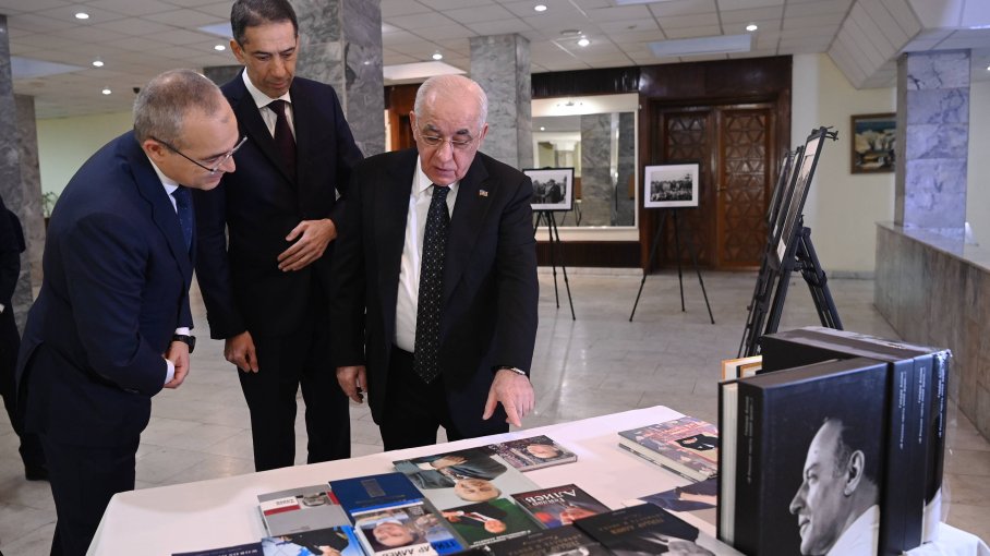 Baş nazir Əli Əsədov Moskvada Ümummilli Lider Heydər Əliyevin xatirəsini ehtiramla yad edib