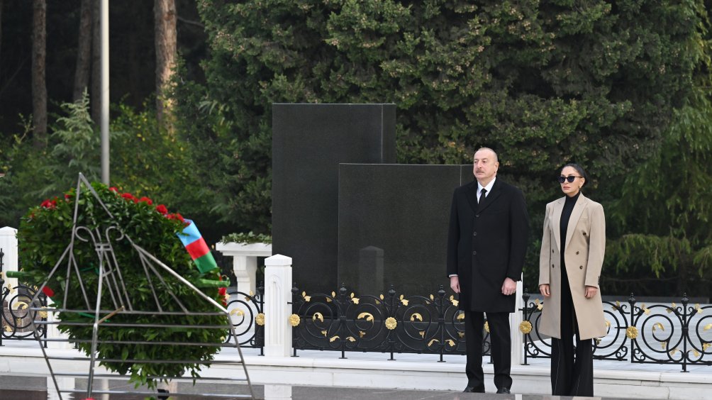 Azərbaycan xalqı Ulu Öndər Heydər Əliyevin xatirəsini dərin ehtiramla anır