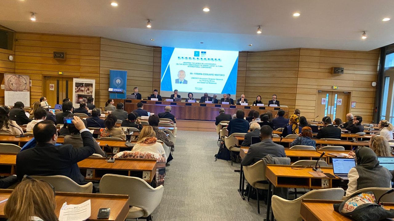 UNESCO-da “Divanü lüğat-it-türk”ün 950 illiyinə həsr edilmiş konfrans başlayıb VIDEO