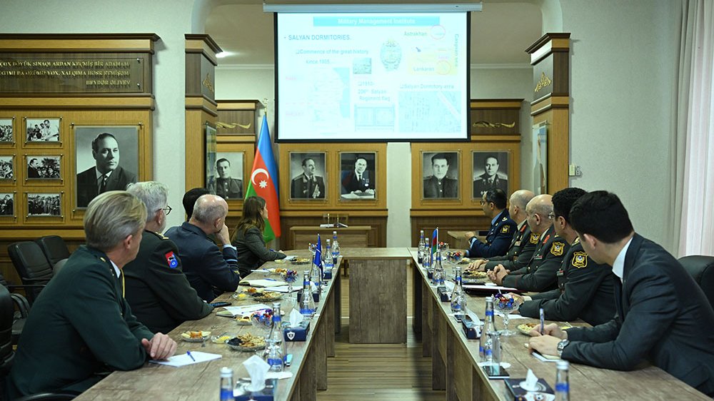 NATO Müdafiə Kollecinin nümayəndə heyəti ilə hərbi təhsil sahəsində məsələlərə dair fikir mübadiləsi aparılıb (FOTO)
