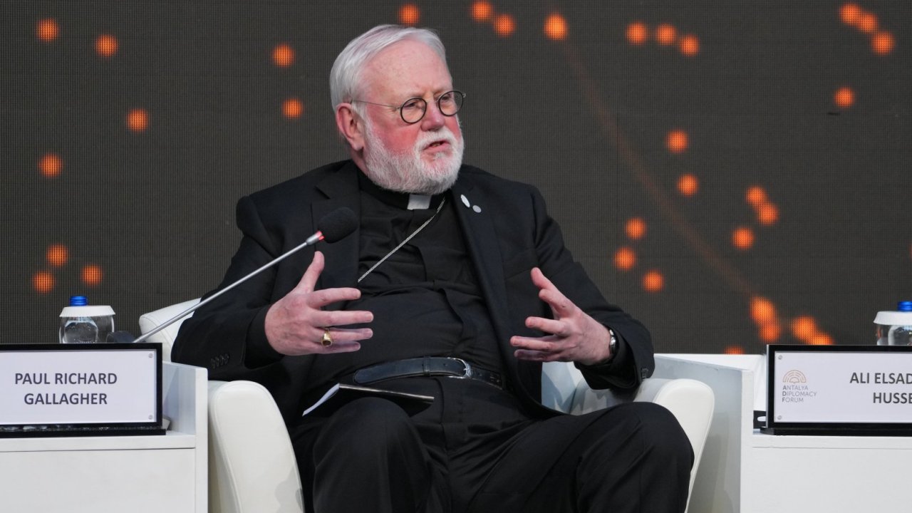 Vatikanın katibi Bakıya səfərə gəlib